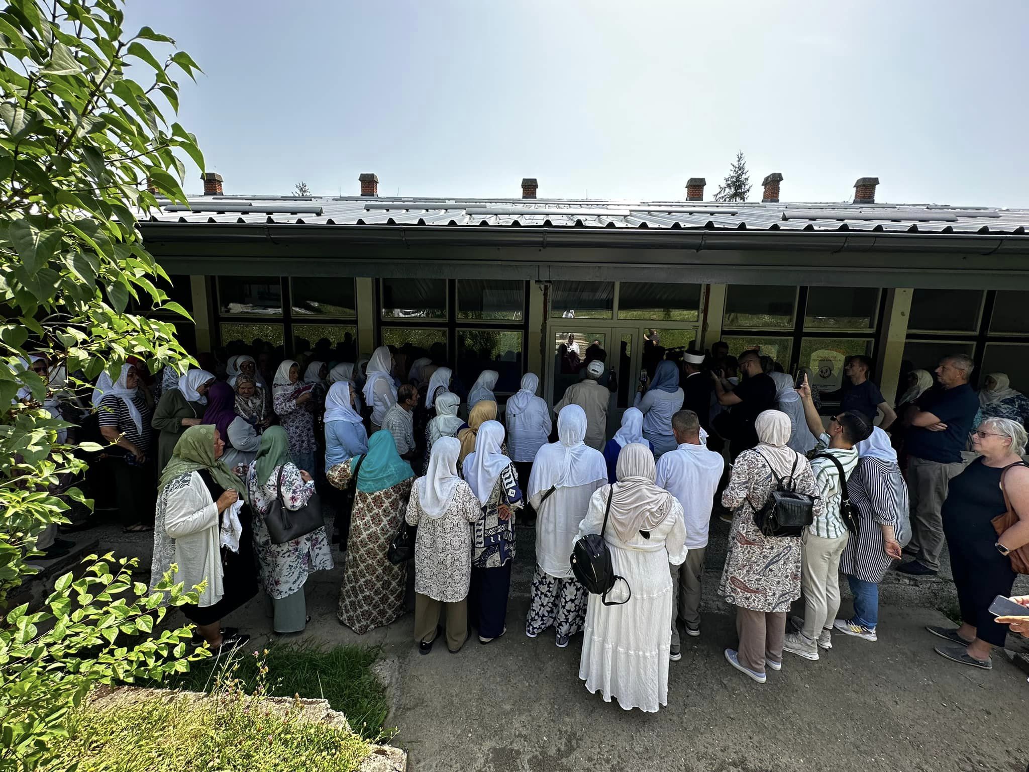 Porodice žrtava genocida obišle mjesta stradanja svojih najmilijih