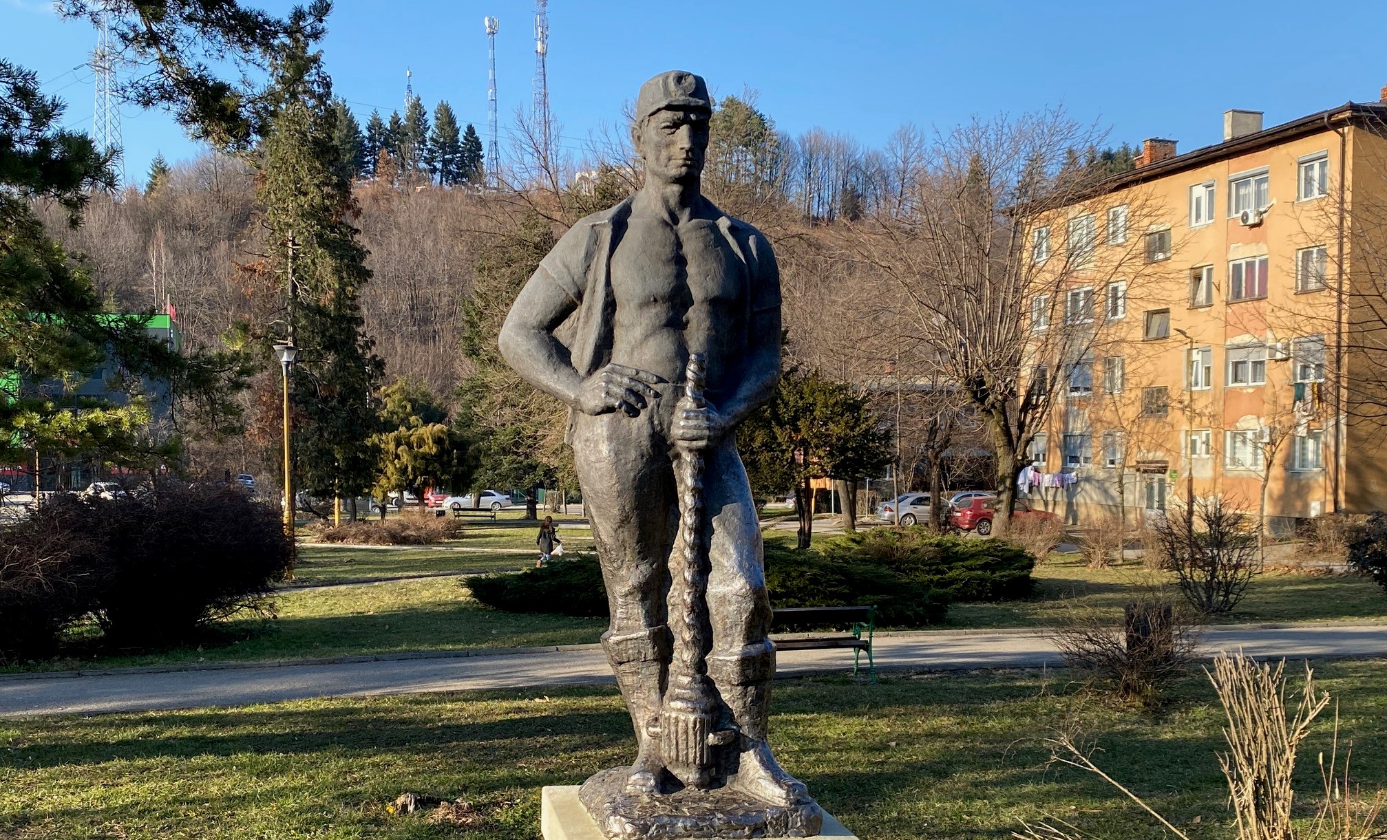 (FOTO) Spomenik rudaru u Banovićima: Vrijedno djelo Dragiše Trifkovića ...